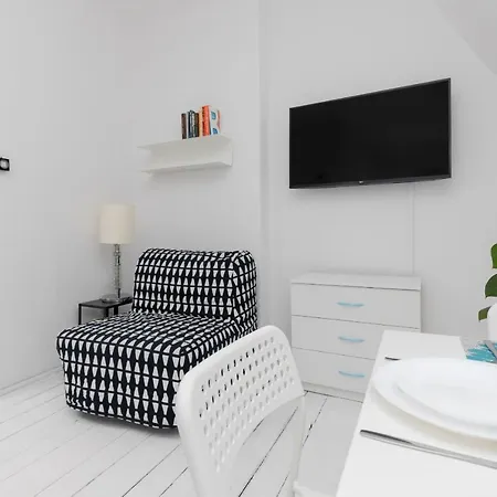 Bright Studio Praga Close To Pge Narodowy By Renters *